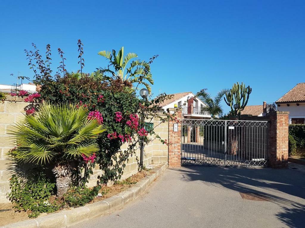 הוילה קמפופליצ'ה די רוצ'לה Mansarda Camelie Via Dei Normanni, 45 מראה חיצוני תמונה